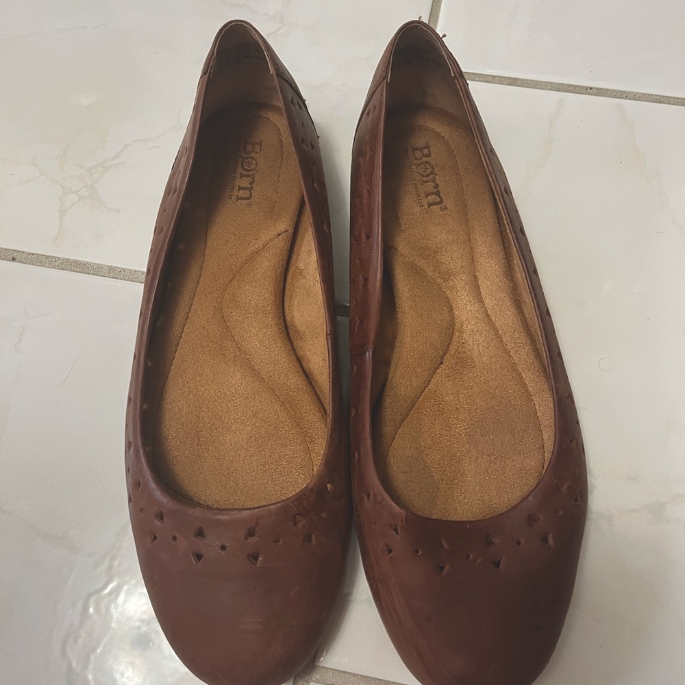 Born camel/tan leather flats size 9 like new never worn!